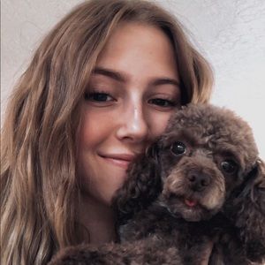 Meet your Posher, Hallie